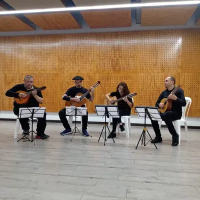 Grabando video en la escuela de música de Belén Rincón, Medellín.